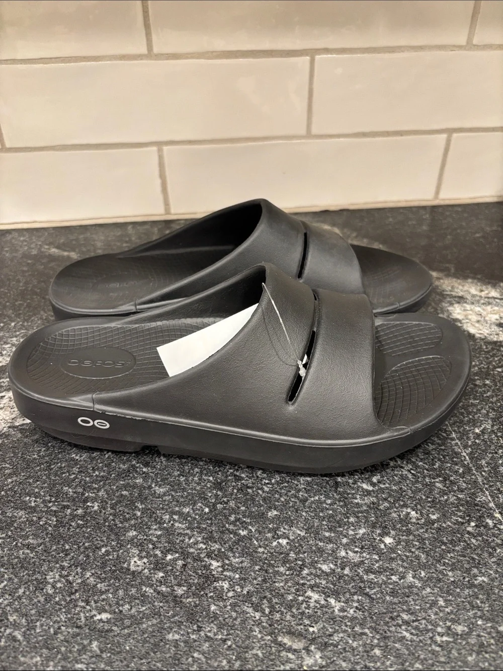 OOFOS Men’s Slide Sandals – Black – Size M9 / W11 / EU 42 - NEW